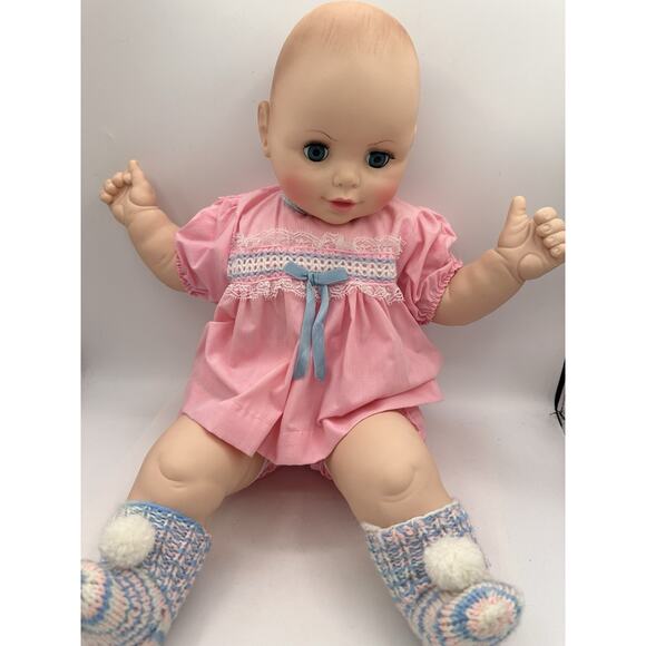 VTG Uneeda Baby Doll MCM 2428 – 1980s – Sleep Eyes, Pink Outfit Booties EXC - Picture 1 of 7